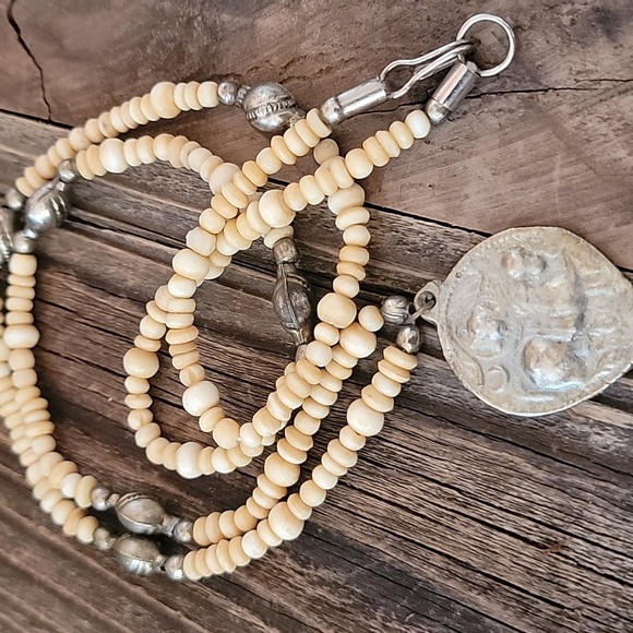 2 For $10!! Vintage Horse Medallion & Stone Bead Necklace - Picture 13 of 13